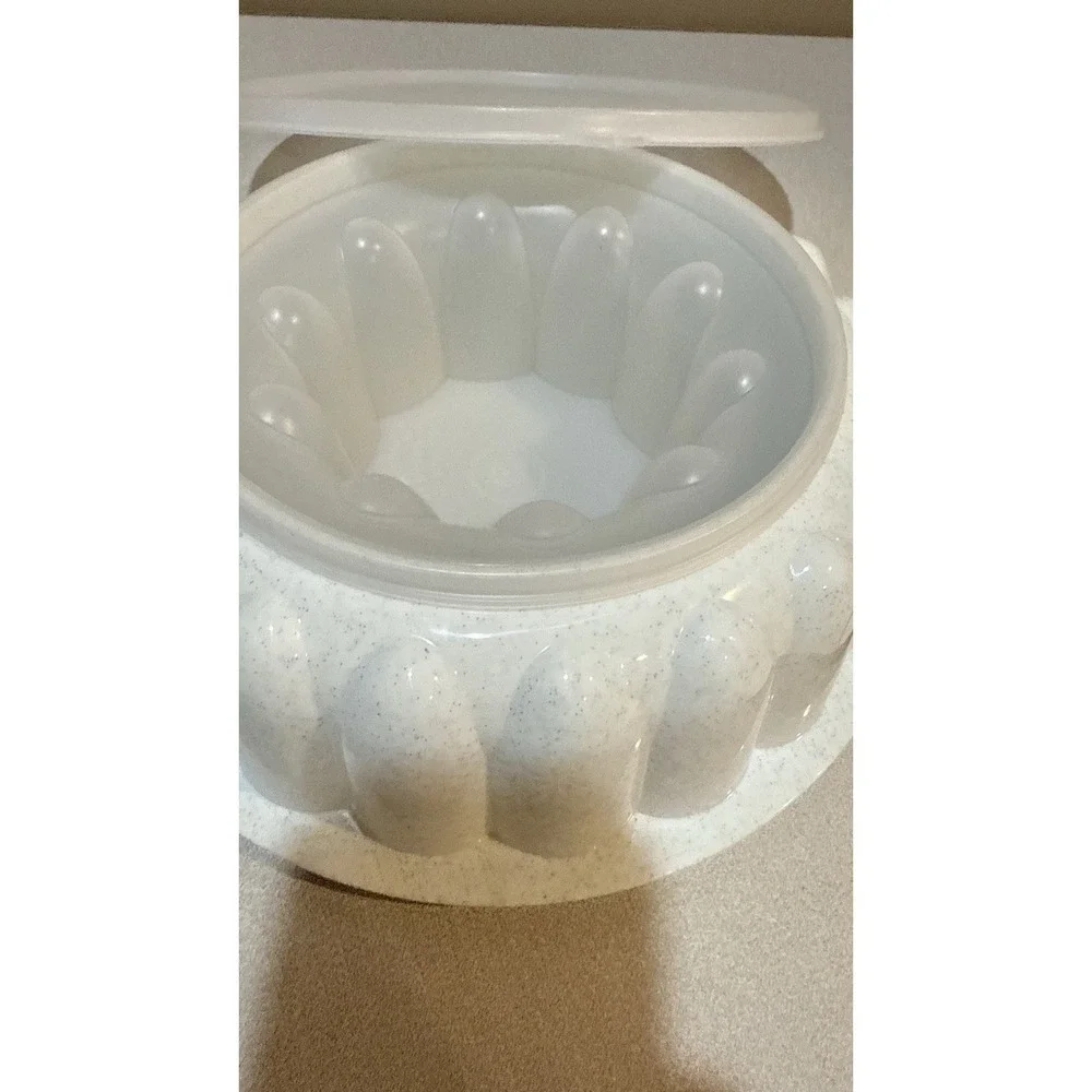 Vintage Tupperware 3 Piece Fluted Ring Jello Mold  Green Speckle 1.4L‎